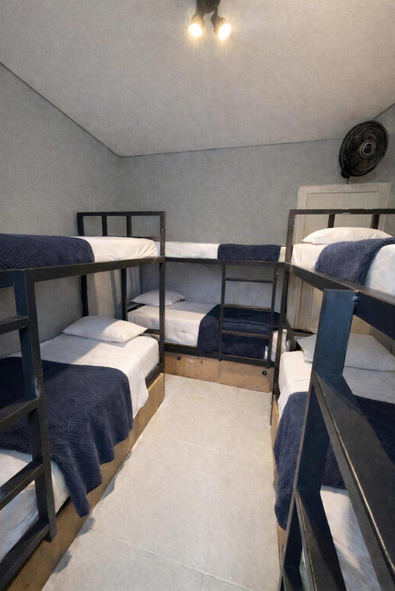 Cama em Dormitório Misto com 6 Camas